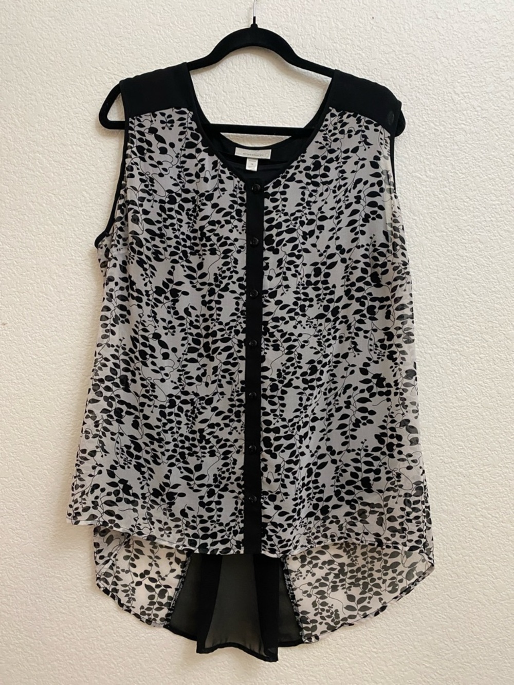 Dress Barn Black & Gray Leaf-Print Sleeveless Button-Front Top 1X